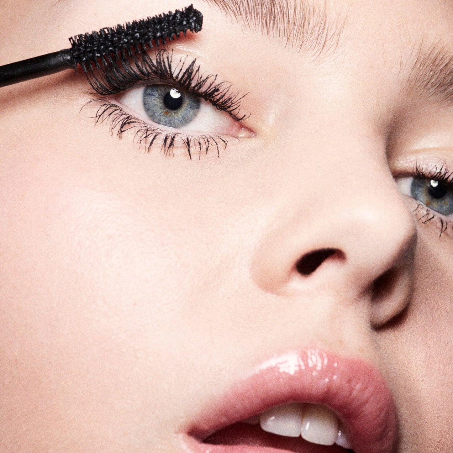 Fenty Beauty - Hella Thicc Volumizing Mascara